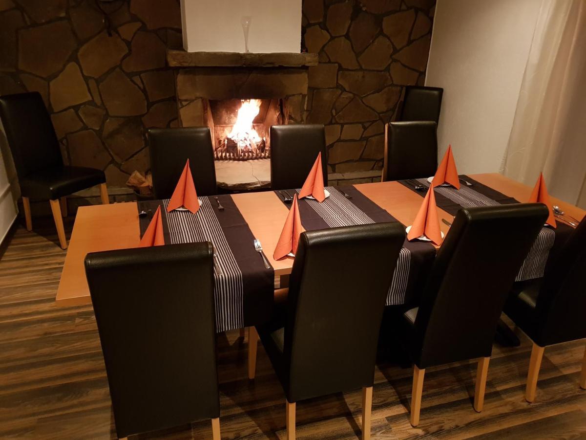 Landgasthof Zum Haeuschen Rösrath Buitenkant foto